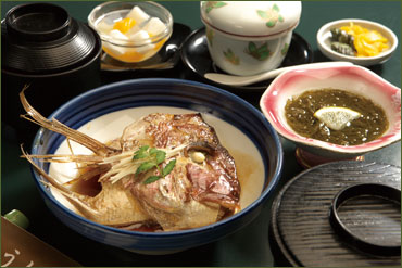 鯛の兜（かぶと）煮定食